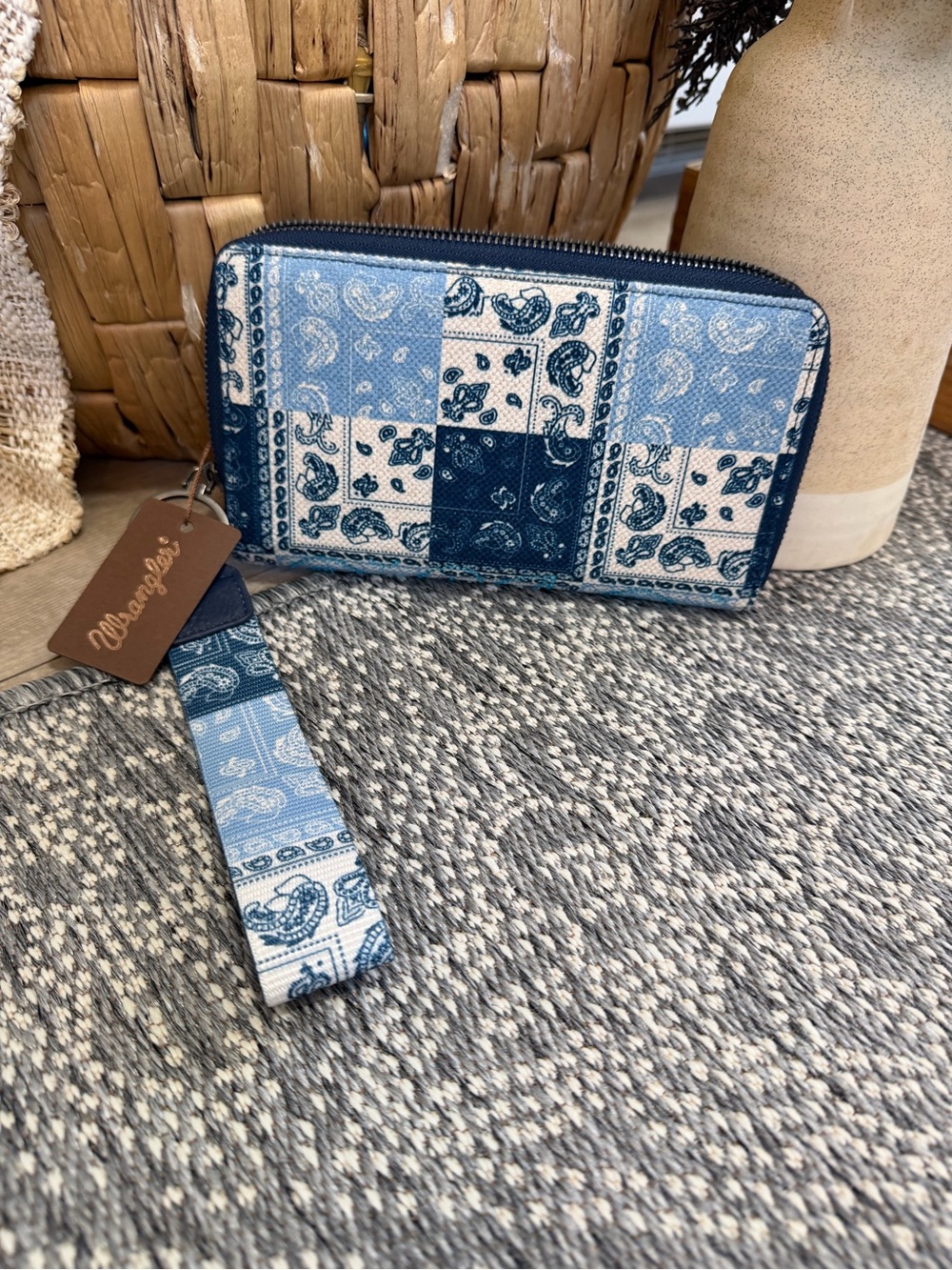 New Wrangler Women’s Patchwork Paisley Wallet Wristlet Wallet Boho Western Large - Picture 13 of 16